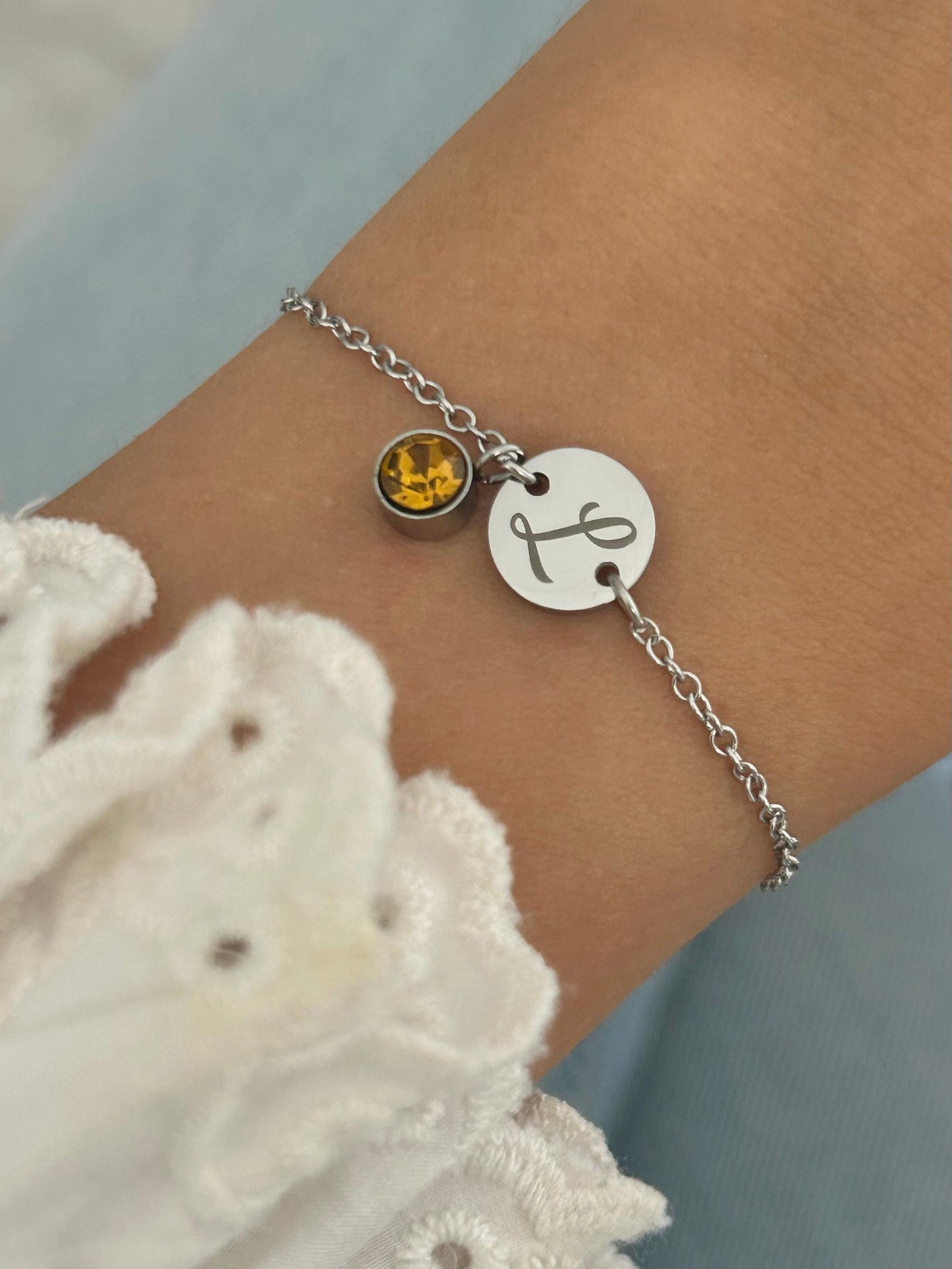 Bracelet minimaliste femme personnalisé, bracelet breloque et pierre de naissance, cadeau pour des amis, anniversaire, bridal party, evfj