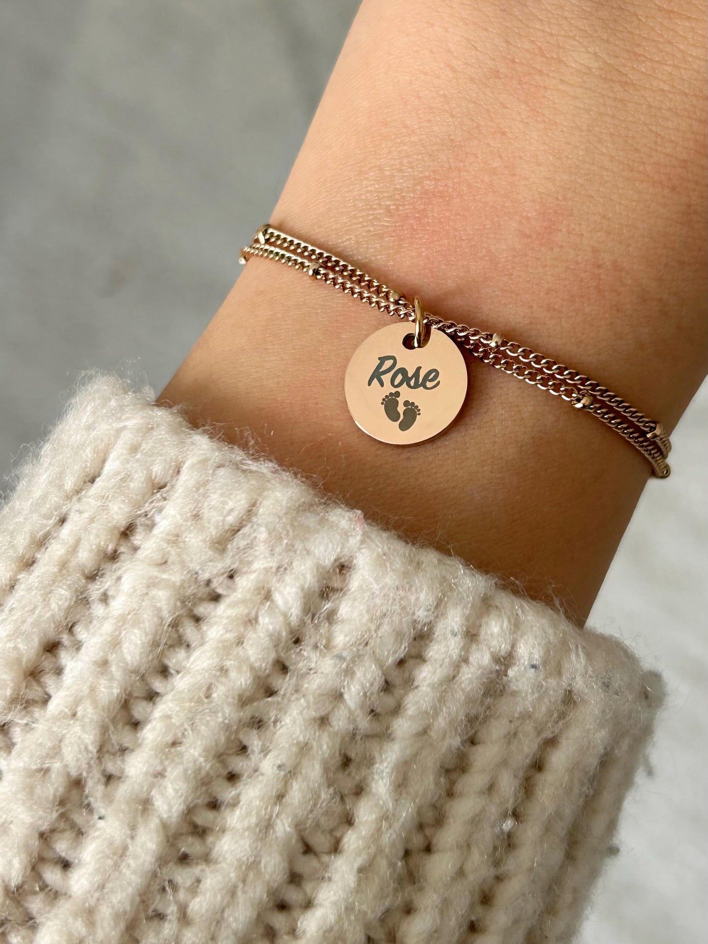 Bracelet femme personnalisé en acier inoxydable, bracelet prénom gravure, breloque ronde, bracelet double chaîne, cadeau fête des mères