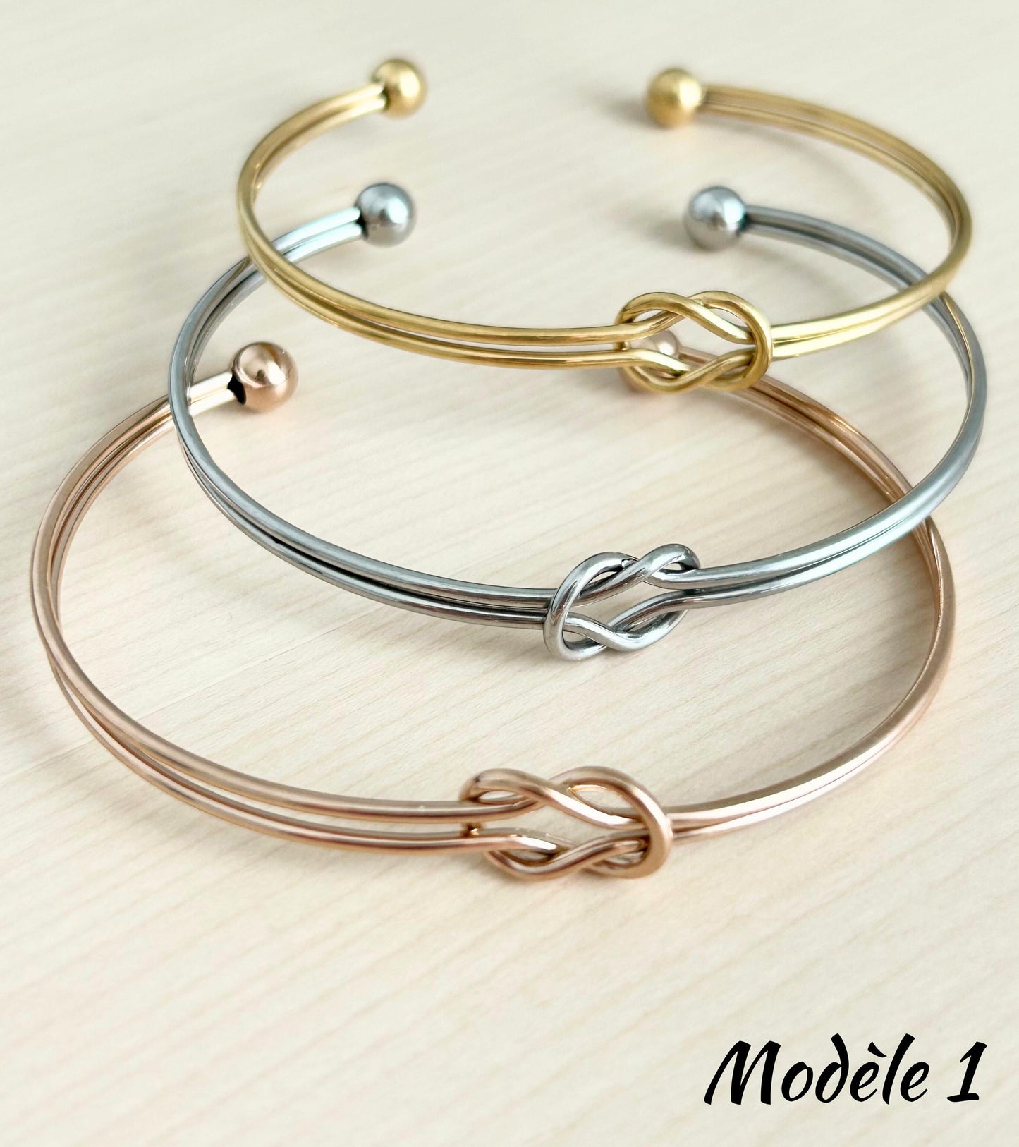 Bracelet jonc zodiaque avec pierre de naissance, bracelet jonc personnalisé, bracelet zodiaque personnalisé, cadeau fête des mères