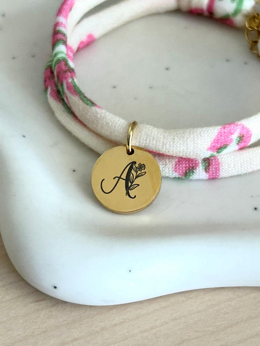Bracelet personnalisé en cordon liberty, bracelet lettre florale, bracelet lettre initiale, médaille à graver, cadeau fête des mères