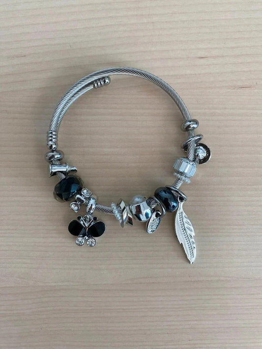 Bracelet à breloques en acier inoxydable, bracelet minimaliste avec le motif papillon