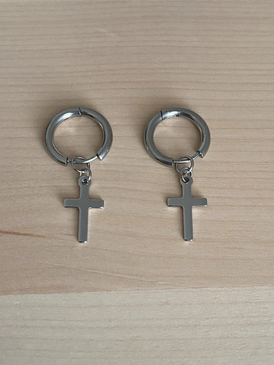 Boucle d'oreille pendante croix argentée, Créoles pendantes croisées, bijou minimaliste, religieux