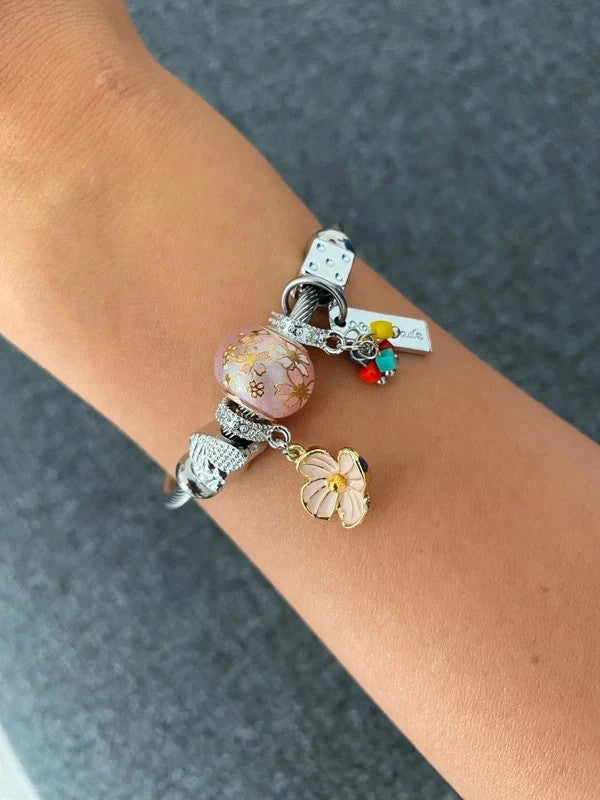 Bracelet à breloques en acier inoxydable, bracelet minimaliste avec le motif fleur