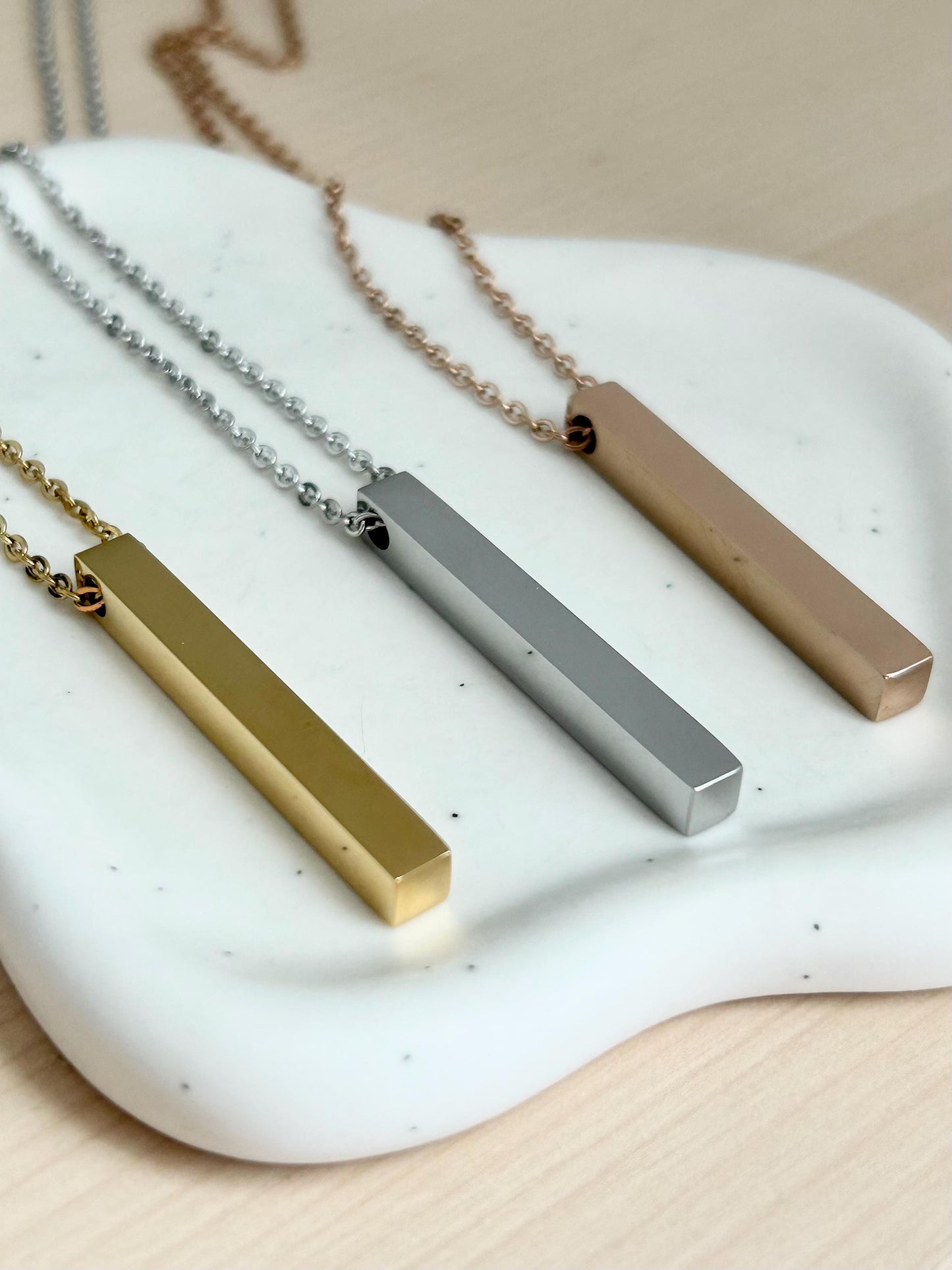 Collier barre verticale personnalisé, collier gravure personnalisée, collier nom personnalisé barre 3D, cadeau personnalisé, fête des mères
