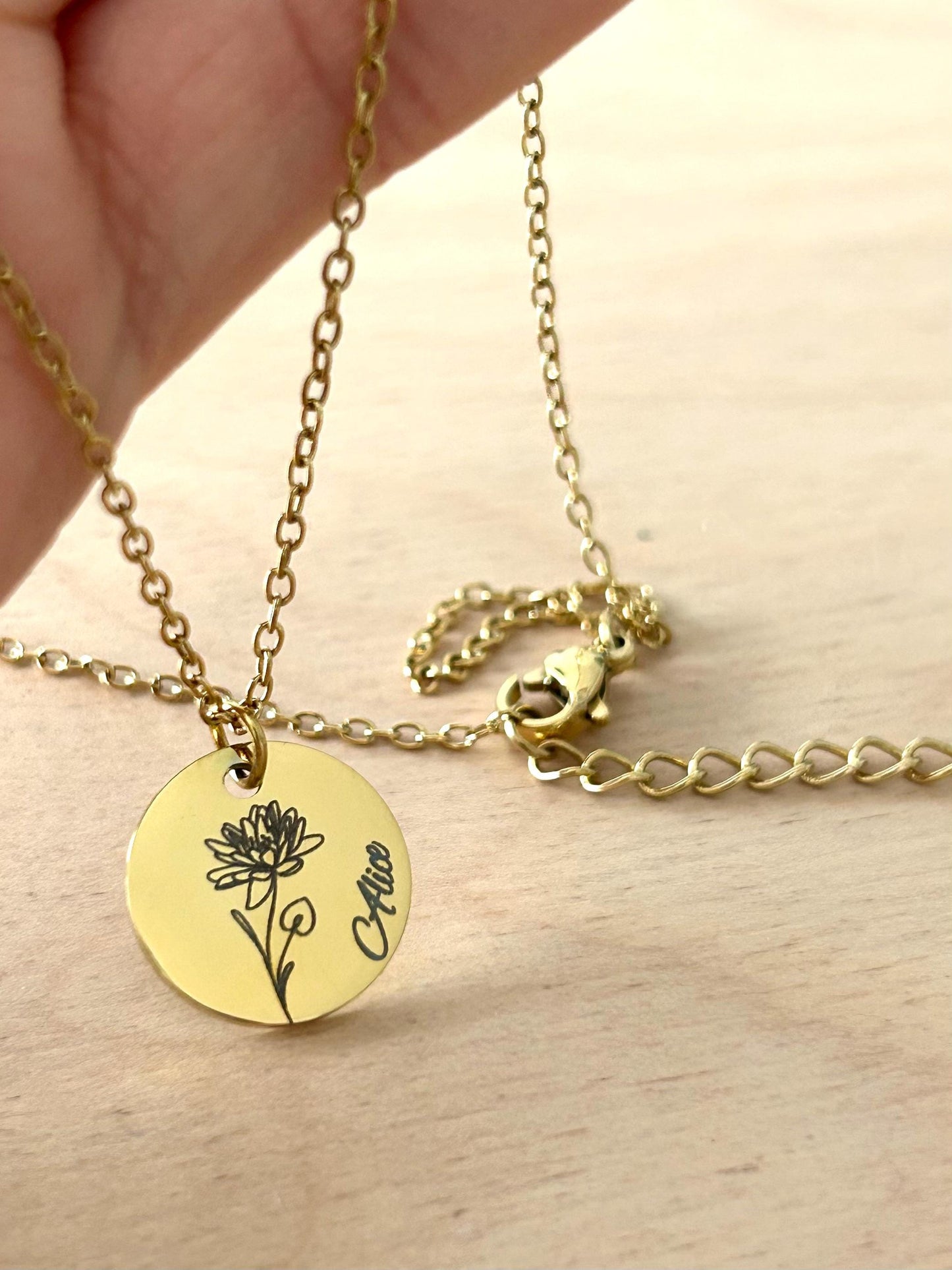 Collier floral avec pierre de naissance,  collier fleur de naissance, collier personnalisé maman, cadeau marraine, cadeau naissance, evfj