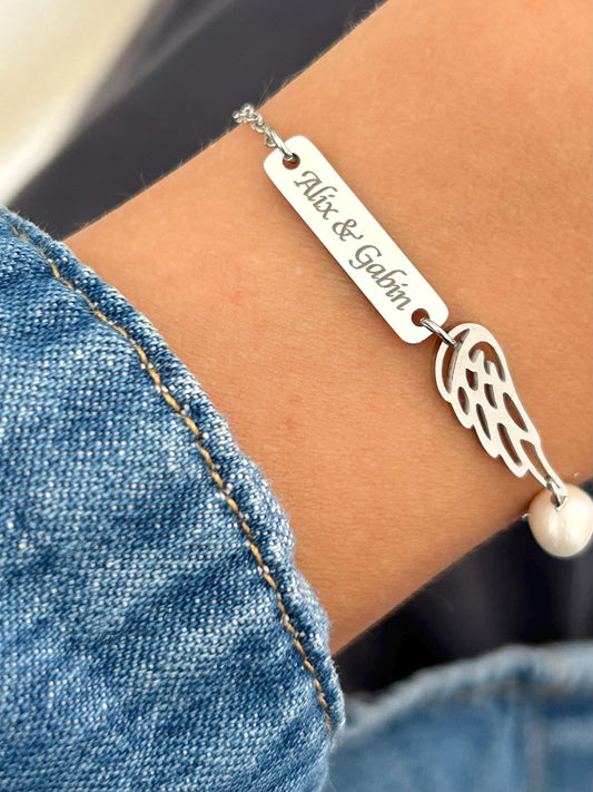 Bracelet personnalisé pendentif ailes d'ange, bijoux ailes d'ange, bracelet barre gravure, bracelet mémorable, breloque aile d'ange