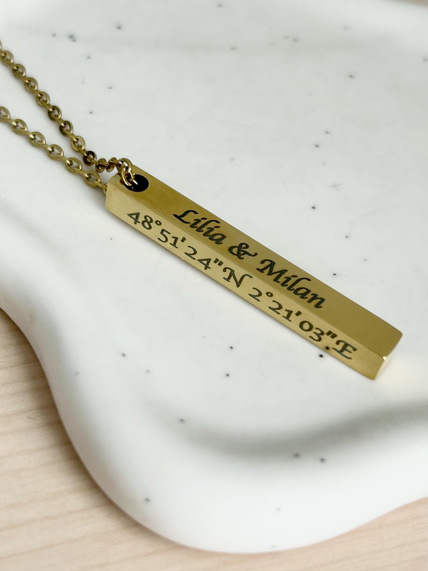 Collier barre verticale personnalisé, collier gravure personnalisée, collier nom personnalisé barre 3D, cadeau personnalisé, fête des mères